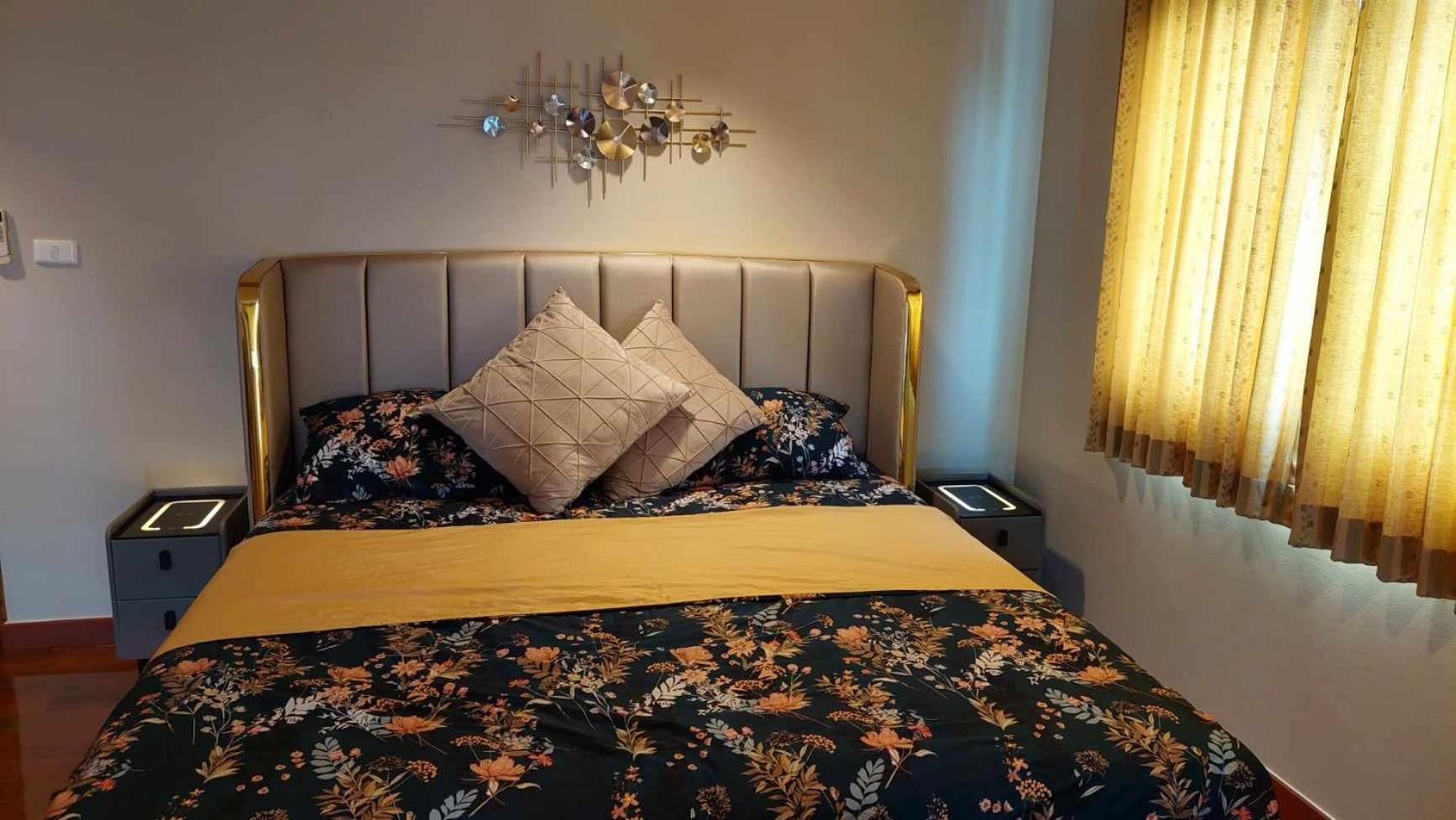 Beachfront Apartment with Balcony, Sea View & Pool View - Cha Am - Hua Hin
