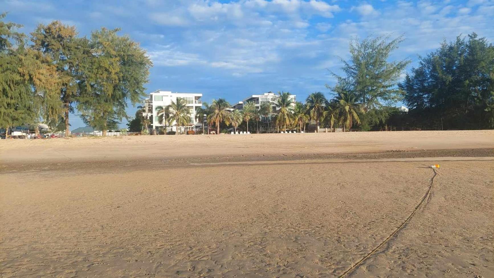 Beachfront Apartment with Balcony, Sea View & Pool View - Cha Am - Hua Hin
