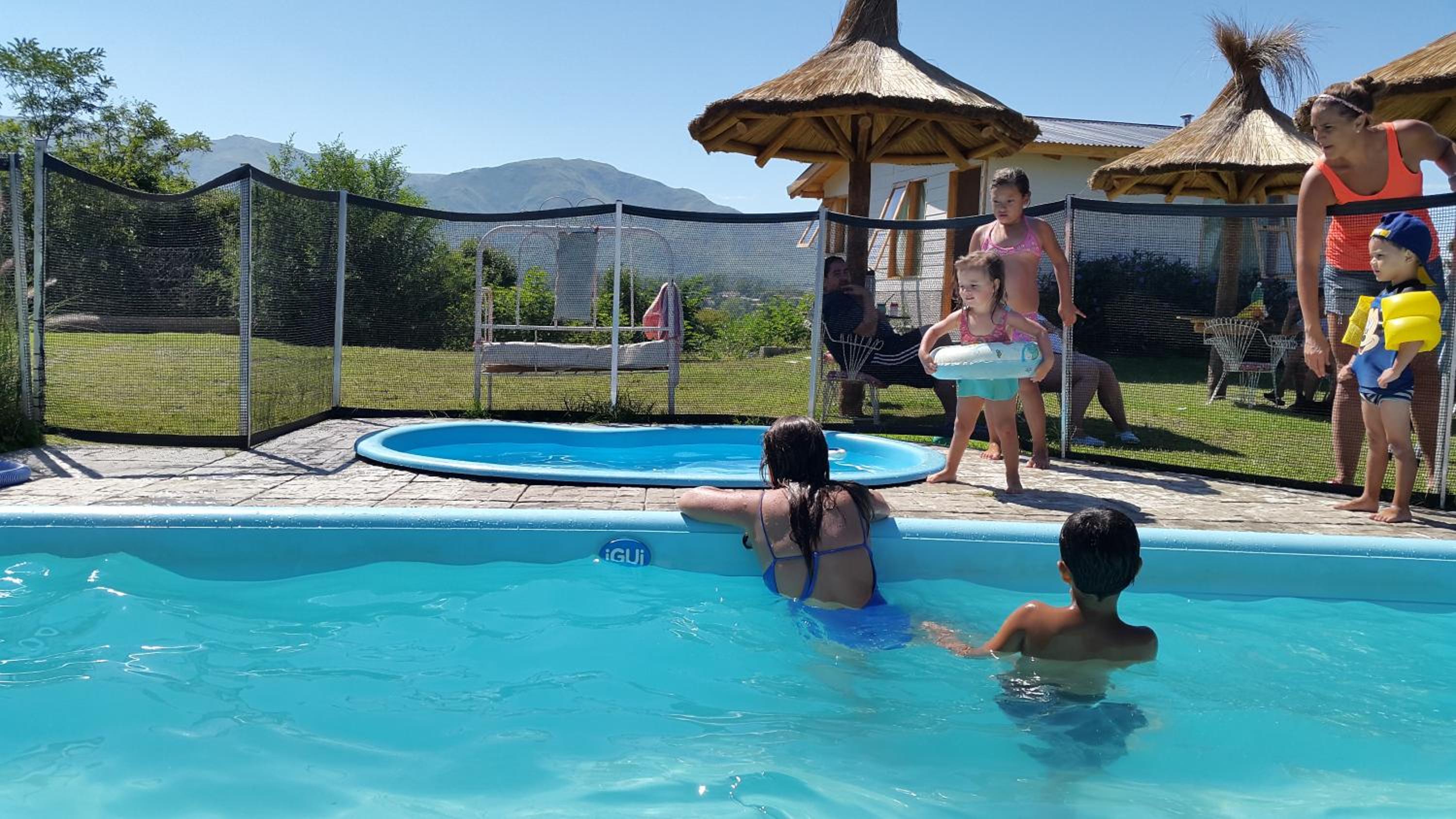 Altos del Pucara Piscina Climatizada vista a las sierras juegos Huerta Orgánica