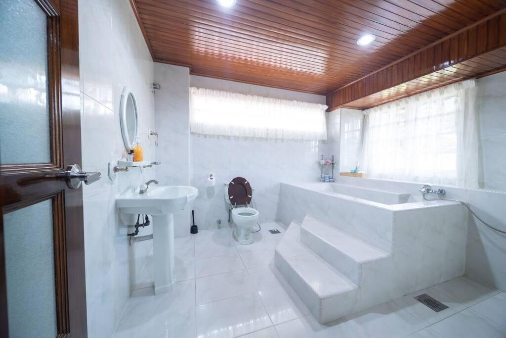 VillaNo23 - 4 Bedrooms with Private Pool BBQ