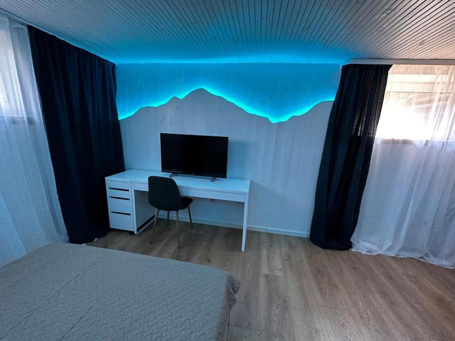 Contemporary Studio + free parking view 5