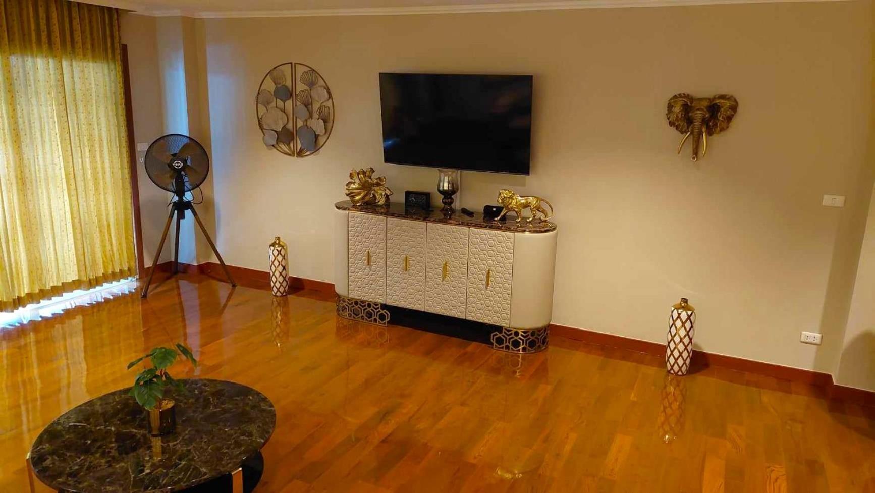 Beachfront Apartment with Balcony, Sea View & Pool View - Cha Am - Hua Hin