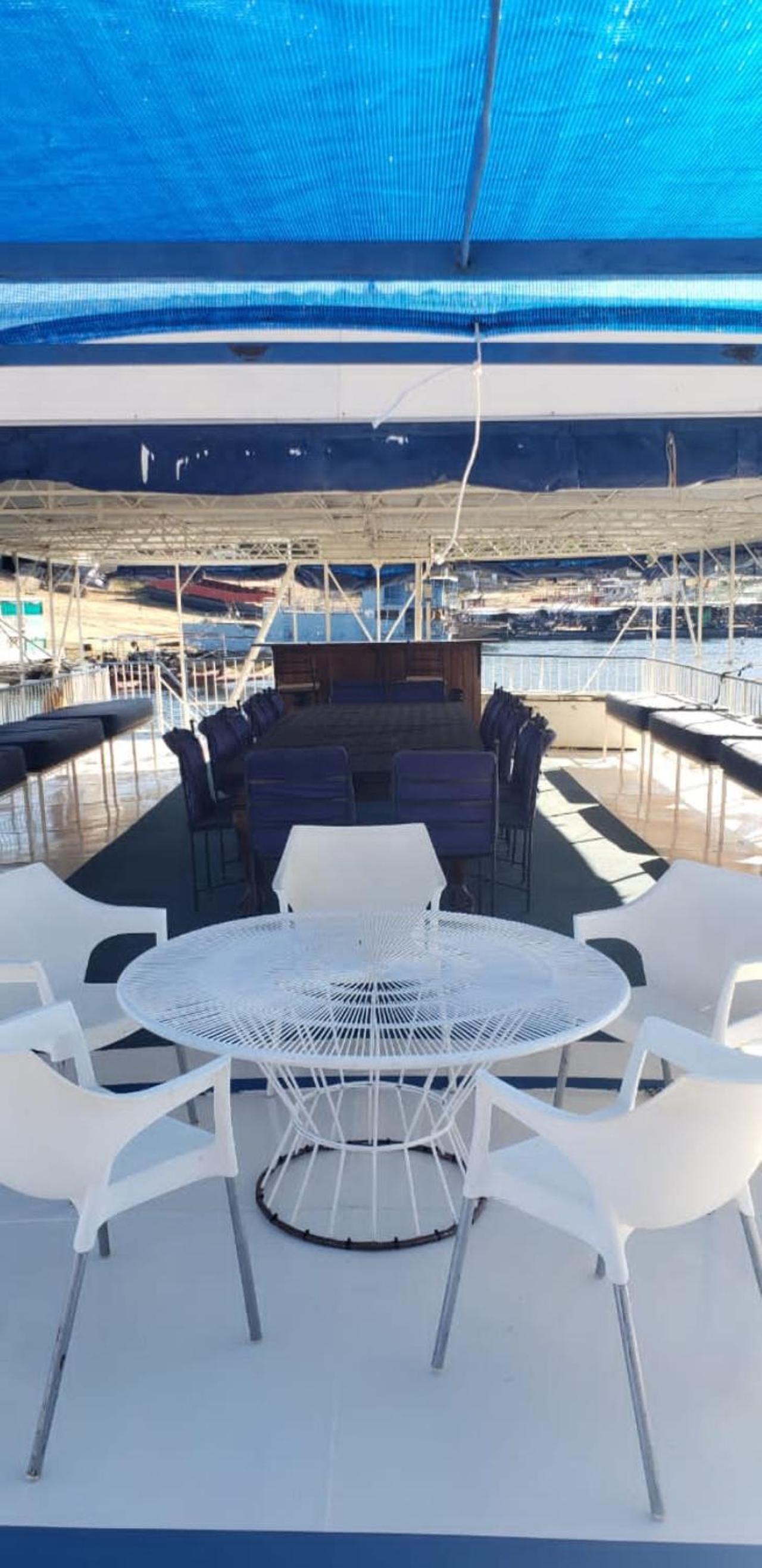Houseboat with aircon and splash pool - 2128