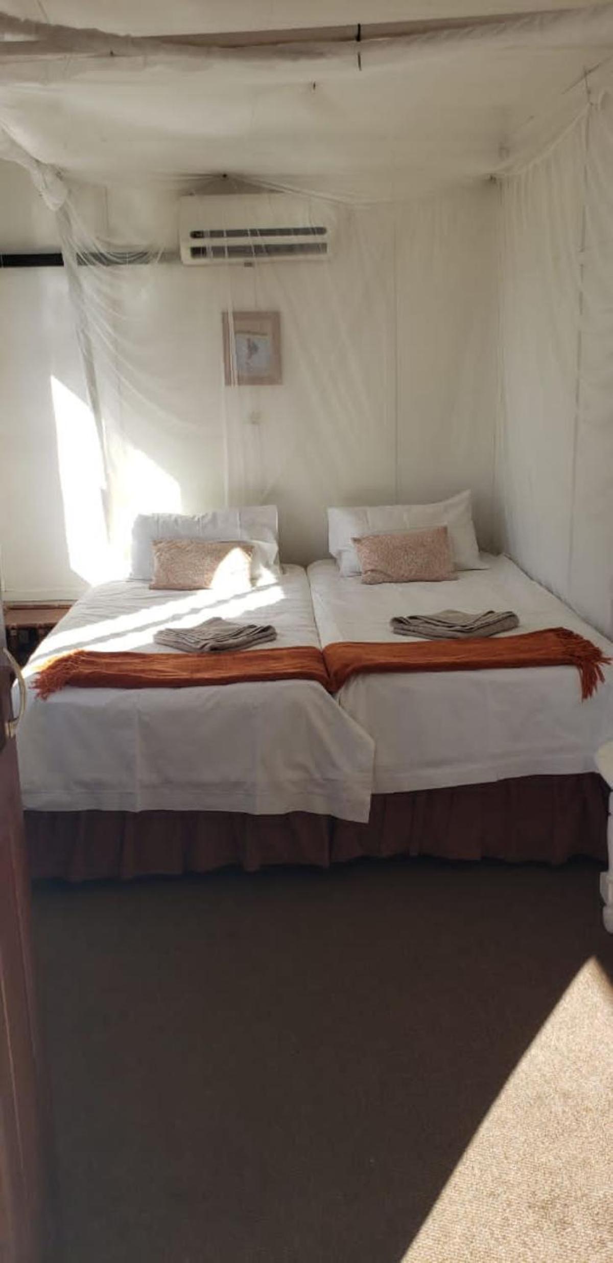 Houseboat with aircon and splash pool - 2128
