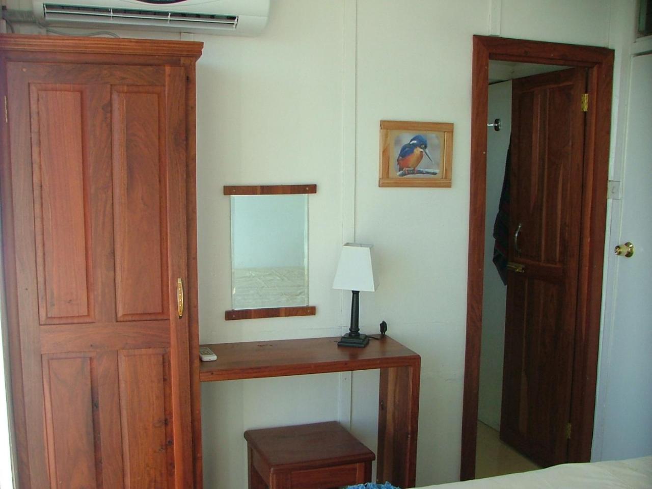 Houseboat with aircon and splash pool - 2128