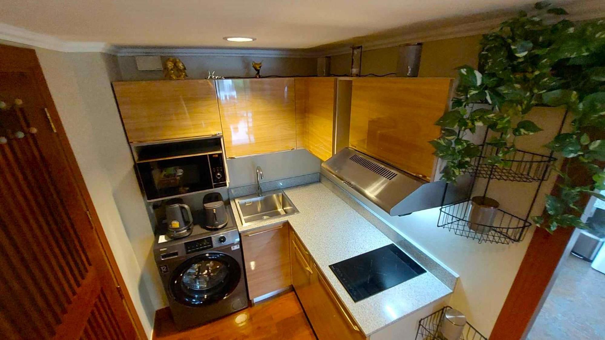 Beachfront Apartment with Balcony, Sea View & Pool View - Cha Am - Hua Hin