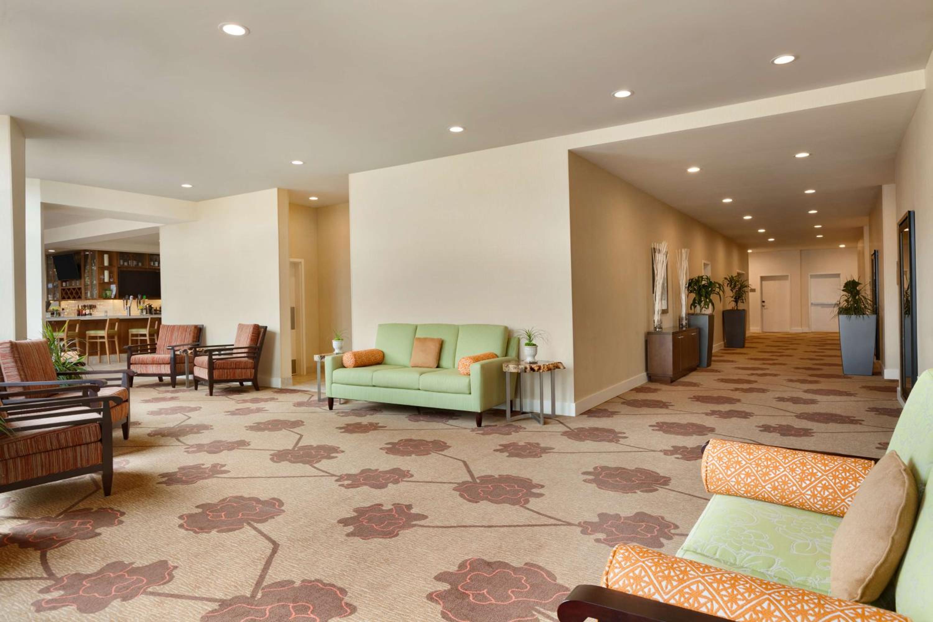 Medford Vacations - Hilton Garden Inn Medford - Property Image 9