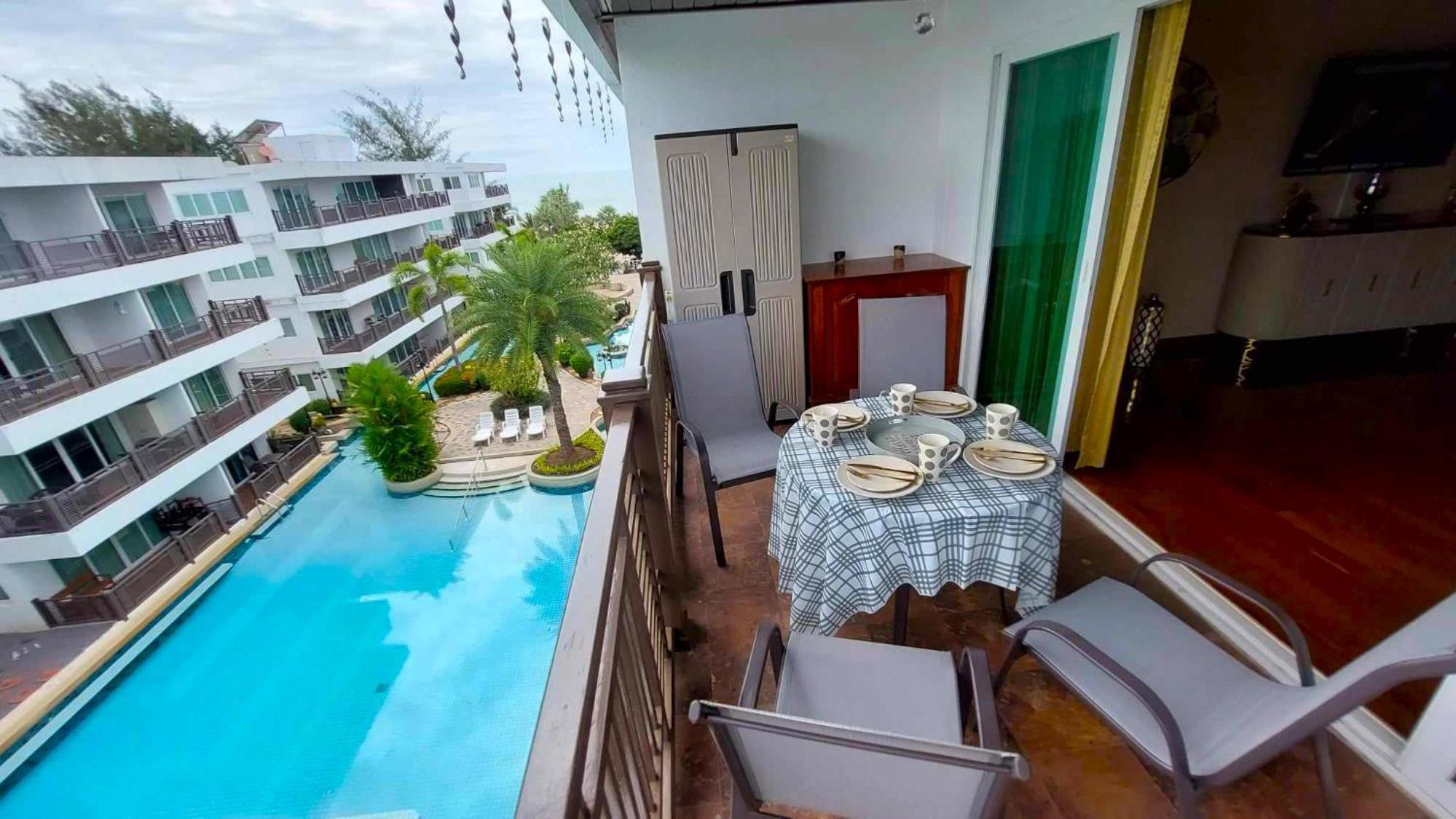 Beachfront Apartment with Balcony, Sea View & Pool View - Cha Am - Hua Hin