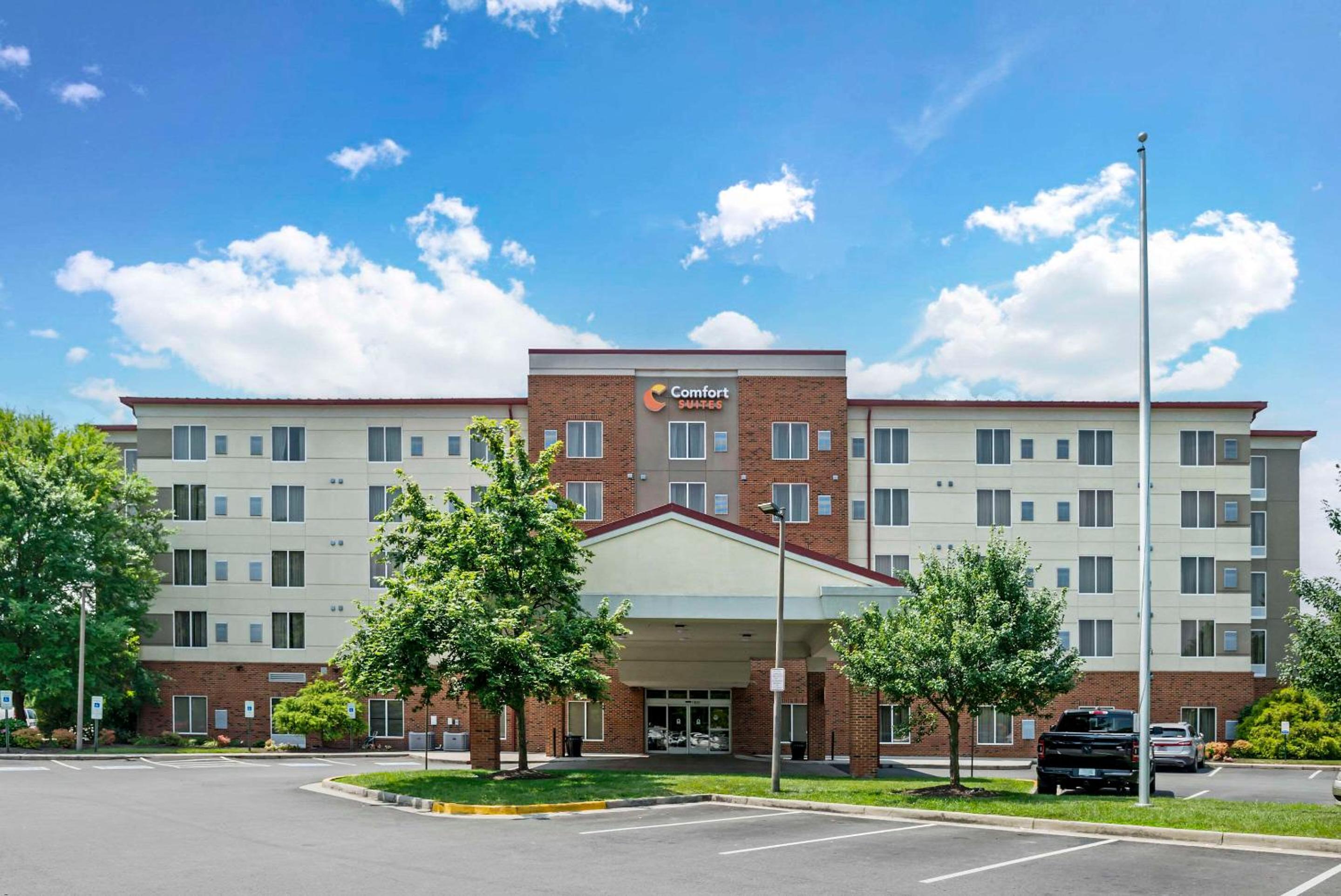 Hotel Comfort Suites At Virginia Center Commons