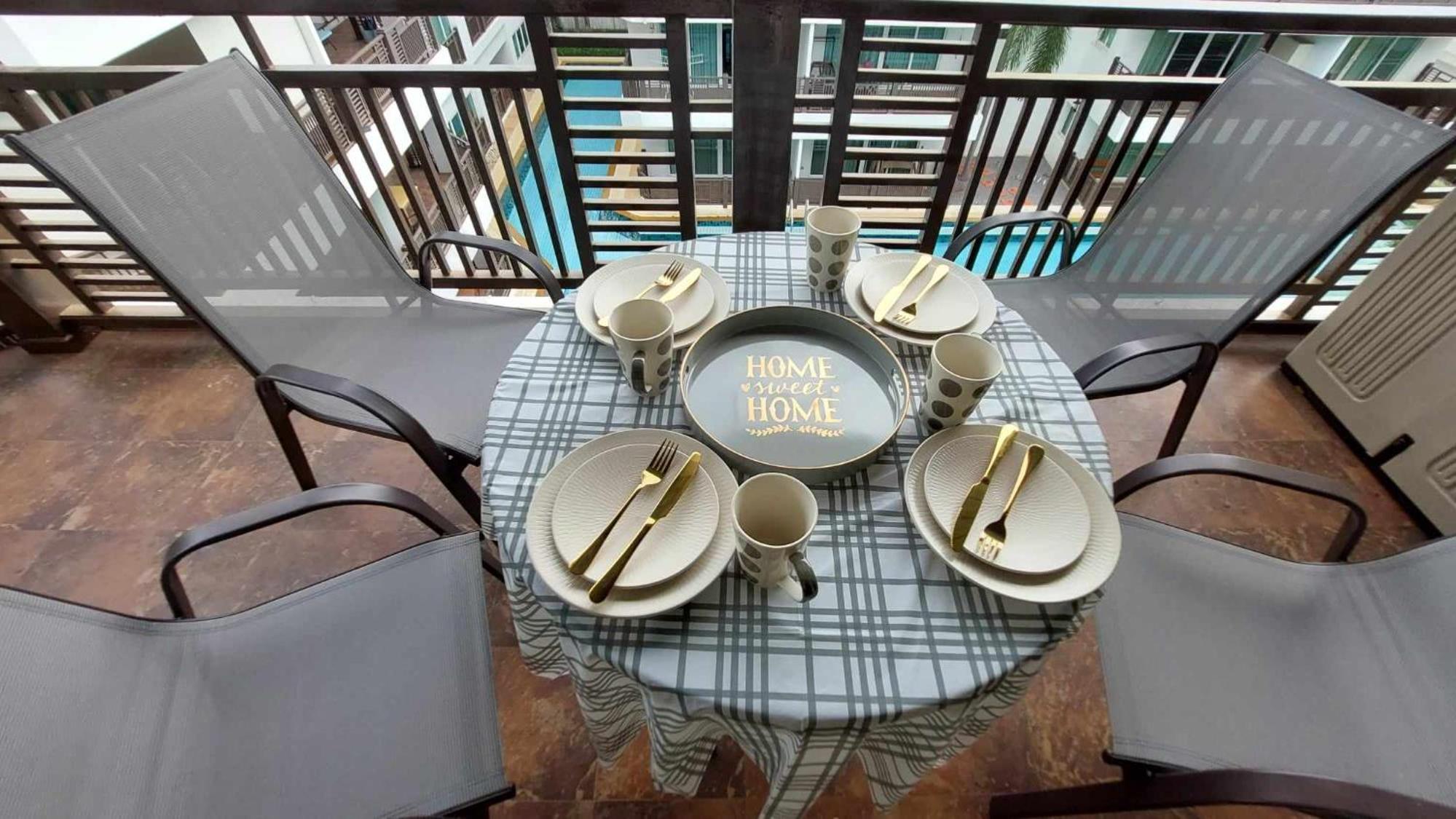 Beachfront Apartment with Balcony, Sea View & Pool View - Cha Am - Hua Hin