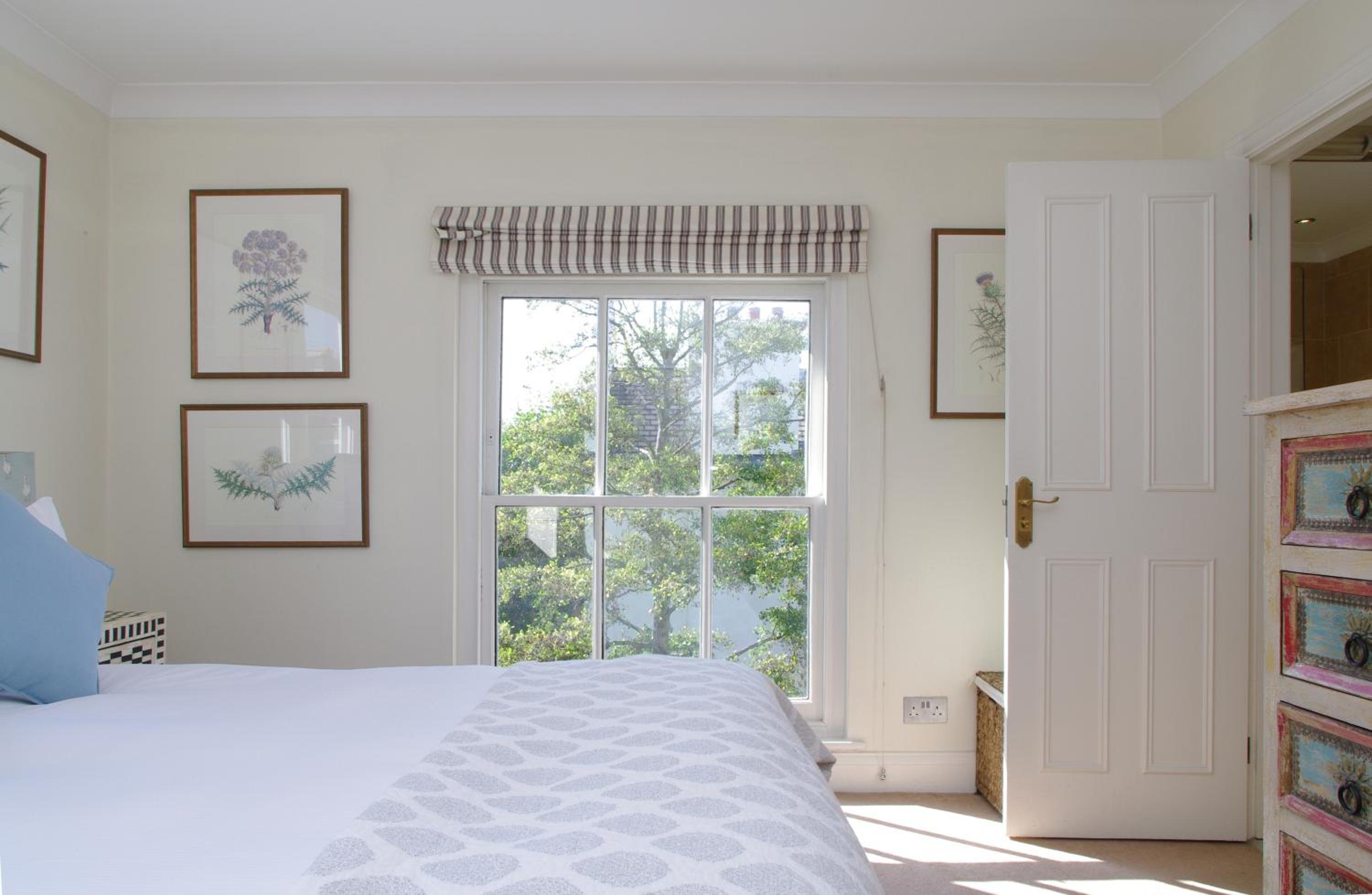 Spacious 2-Bedroom Notting Hill Flat Near Portobello Market
