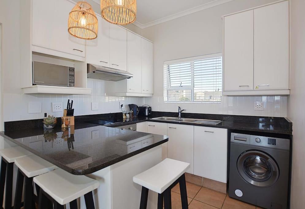 Lovely 2 bedroom Ocean Lookout view 4
