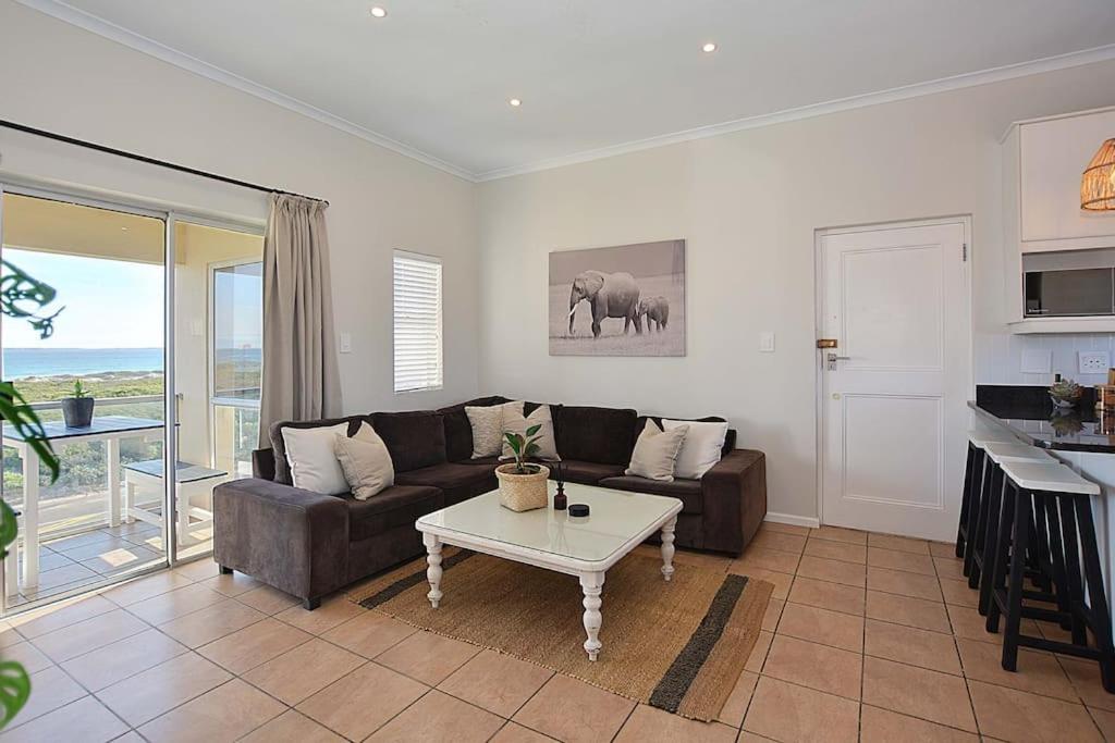 Lovely 2 bedroom Ocean Lookout view 5