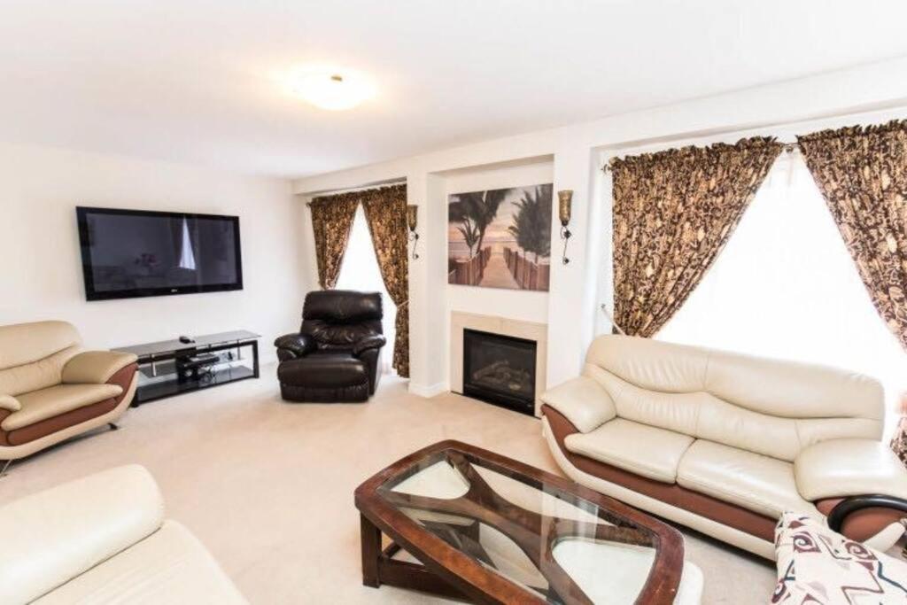 Beautiful Fallsview Home