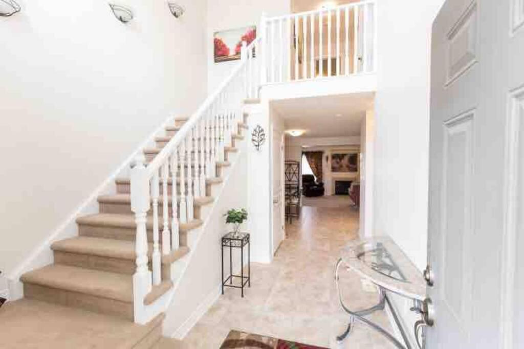 Beautiful Fallsview Home