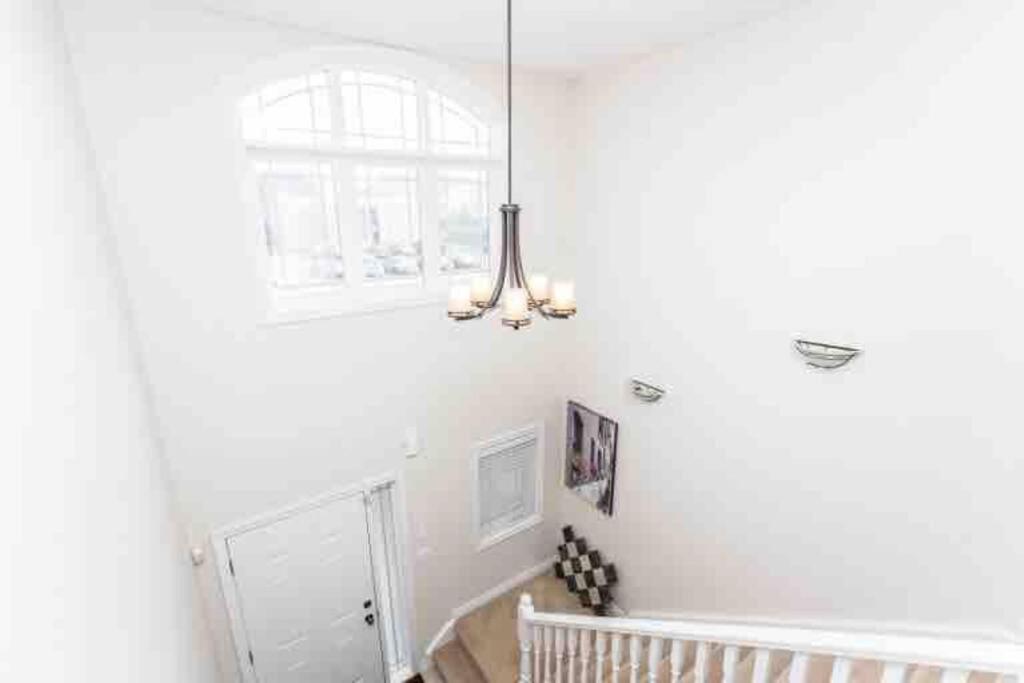 Beautiful Fallsview Home