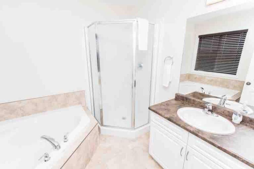 Beautiful Fallsview Home