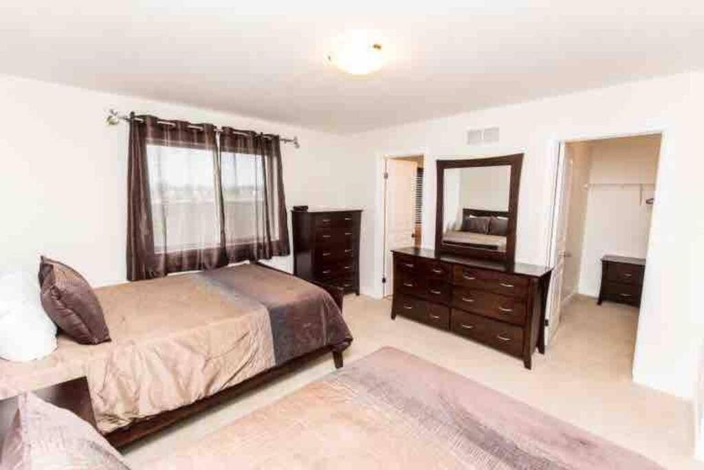 Beautiful Fallsview Home