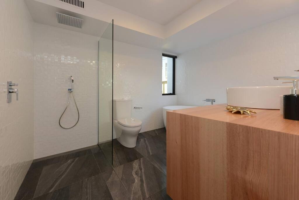 Modern Sandy Bay Apt - Close to Salamanca & CBD