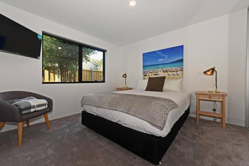 Modern Sandy Bay Apt - Close to Salamanca & CBD
