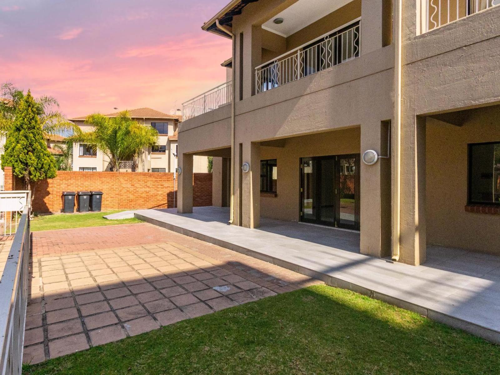 Sunninghill Spacious Executive Condo view 3