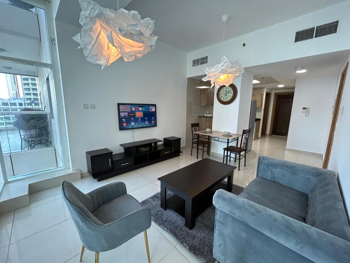 Golden Stay Vacation Homes continental tower marina