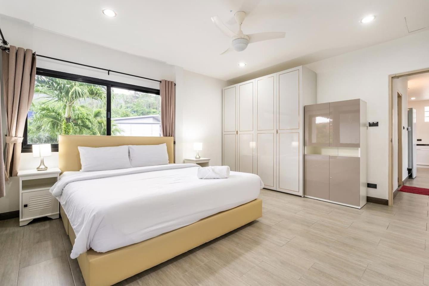 Kamala Fantasy 5 Bedroom Modern Private Pool Villa