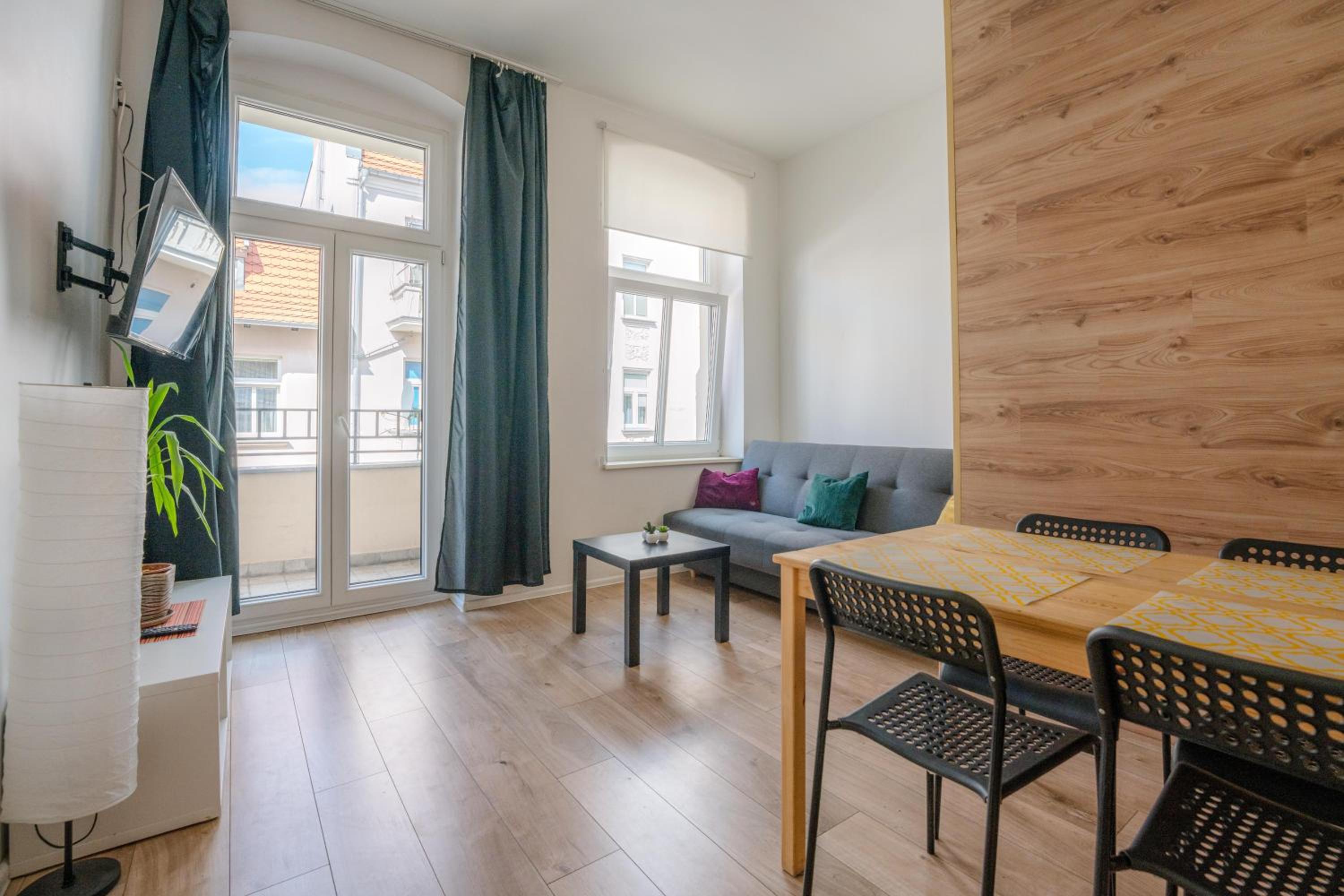 Cosy Balcony Apartment view 3
