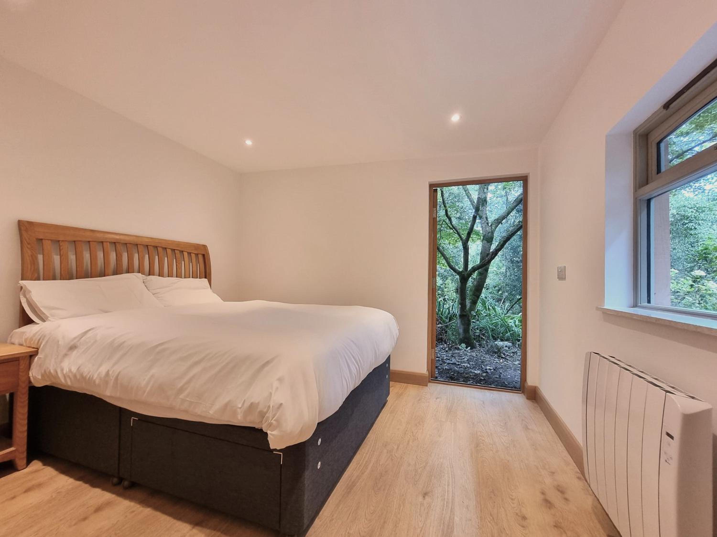 Pinetum Garden Cottages view 4