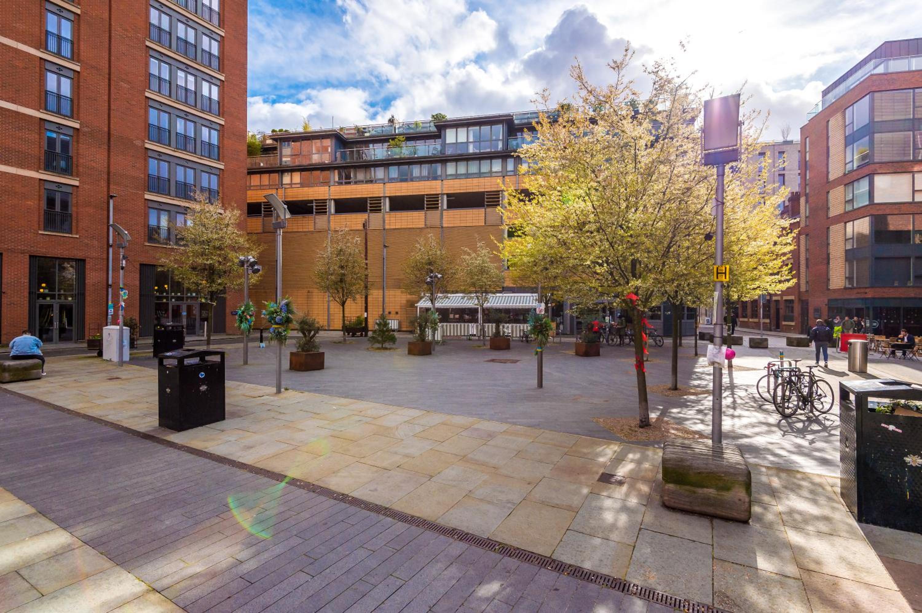 4-Storey Townhouse in Central Manchester by Hilltop Serviced Apartments view 4