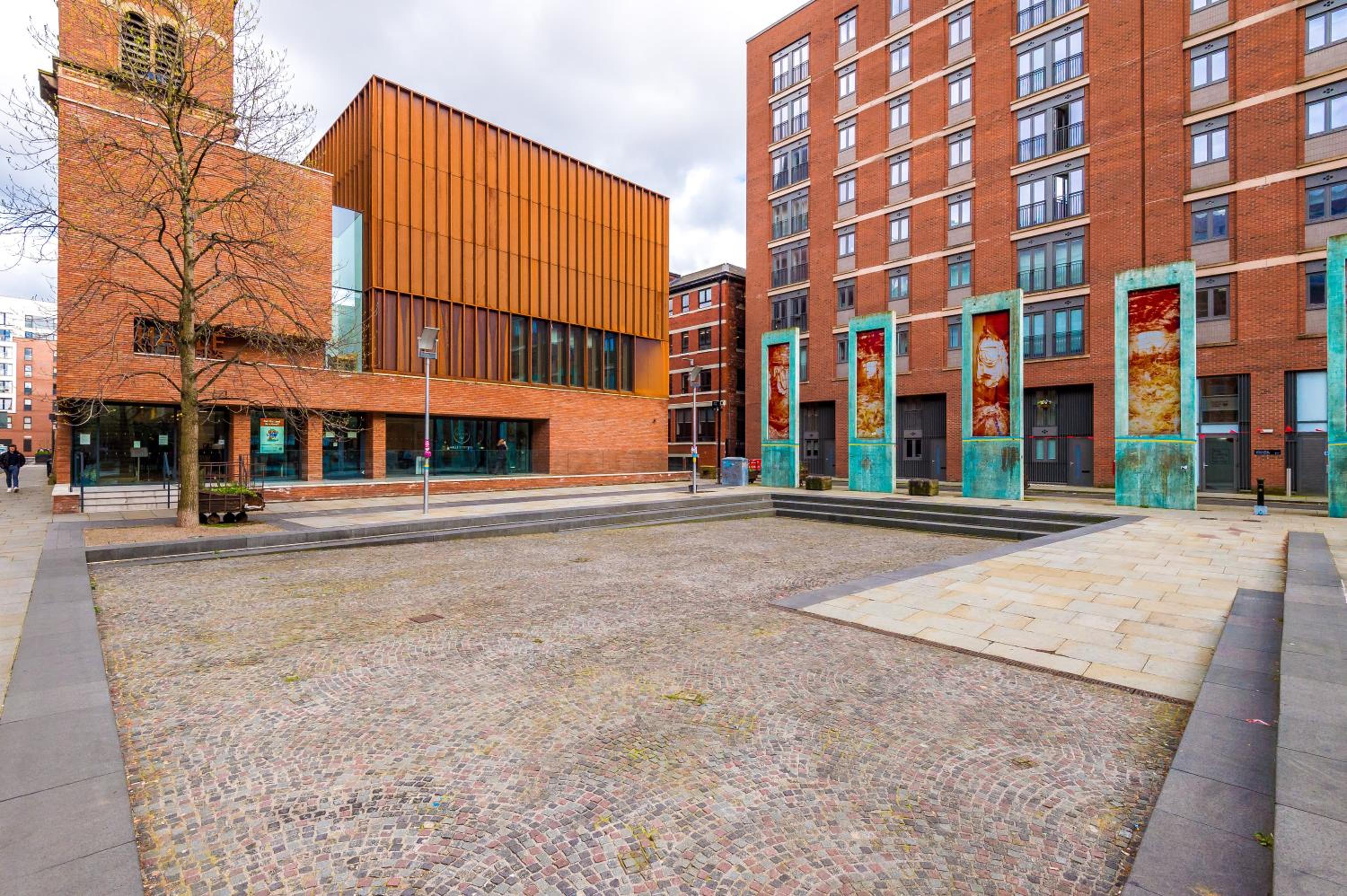 4-Storey Townhouse in Central Manchester by Hilltop Serviced Apartments view 3