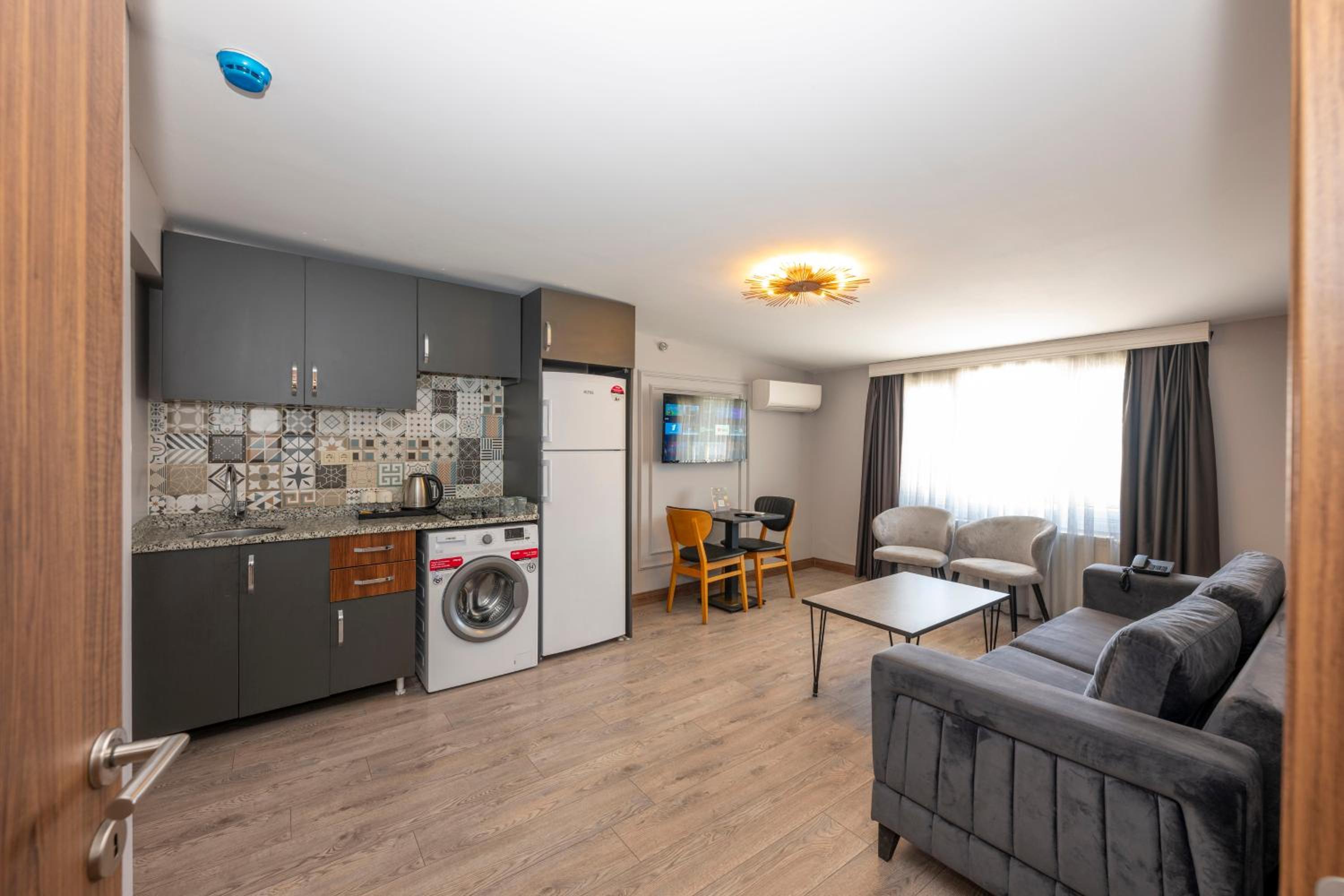 Comfort Suites Otel - Image 34