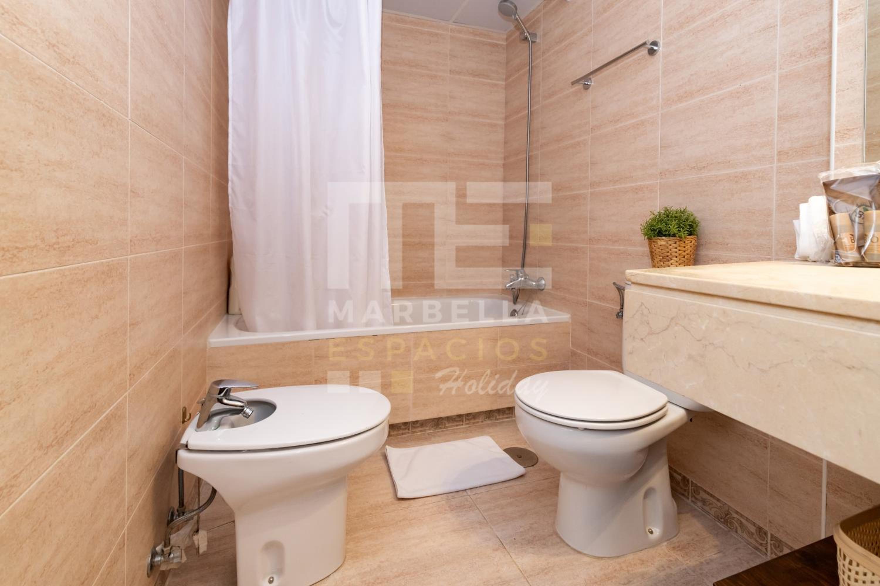 Amplio apartamento planta jardin Nagueles