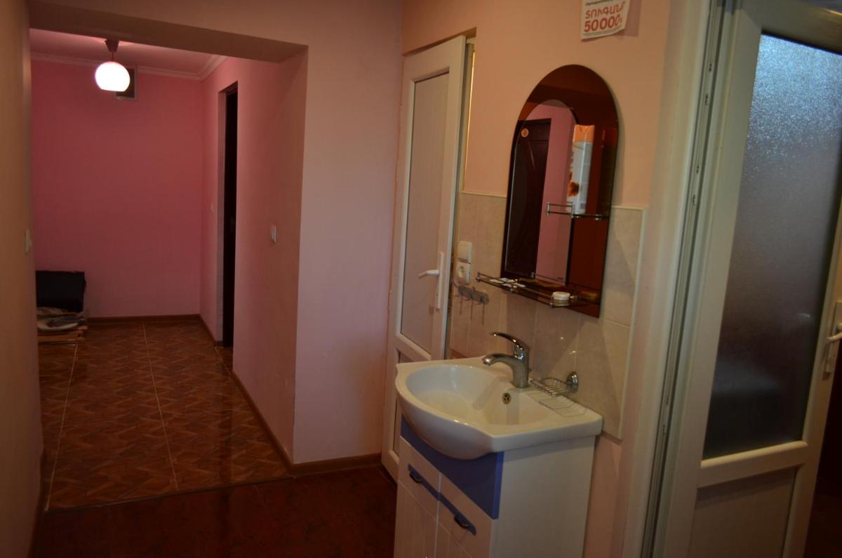 Aghasu Tun B&B