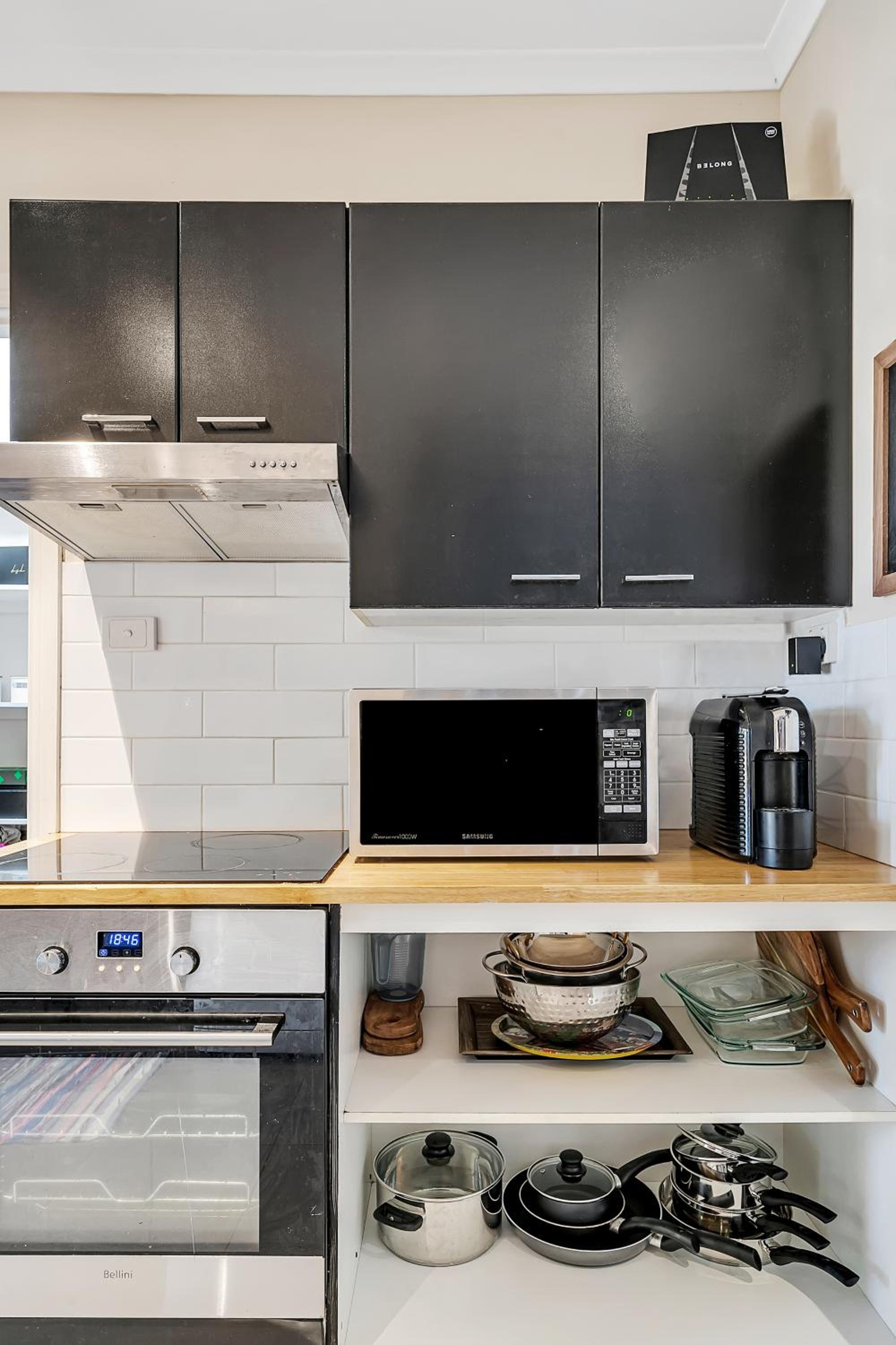 VIVID - Lake Macquarie Cosy House, heated pool, ev station, fireplace 1 hour from Sydney