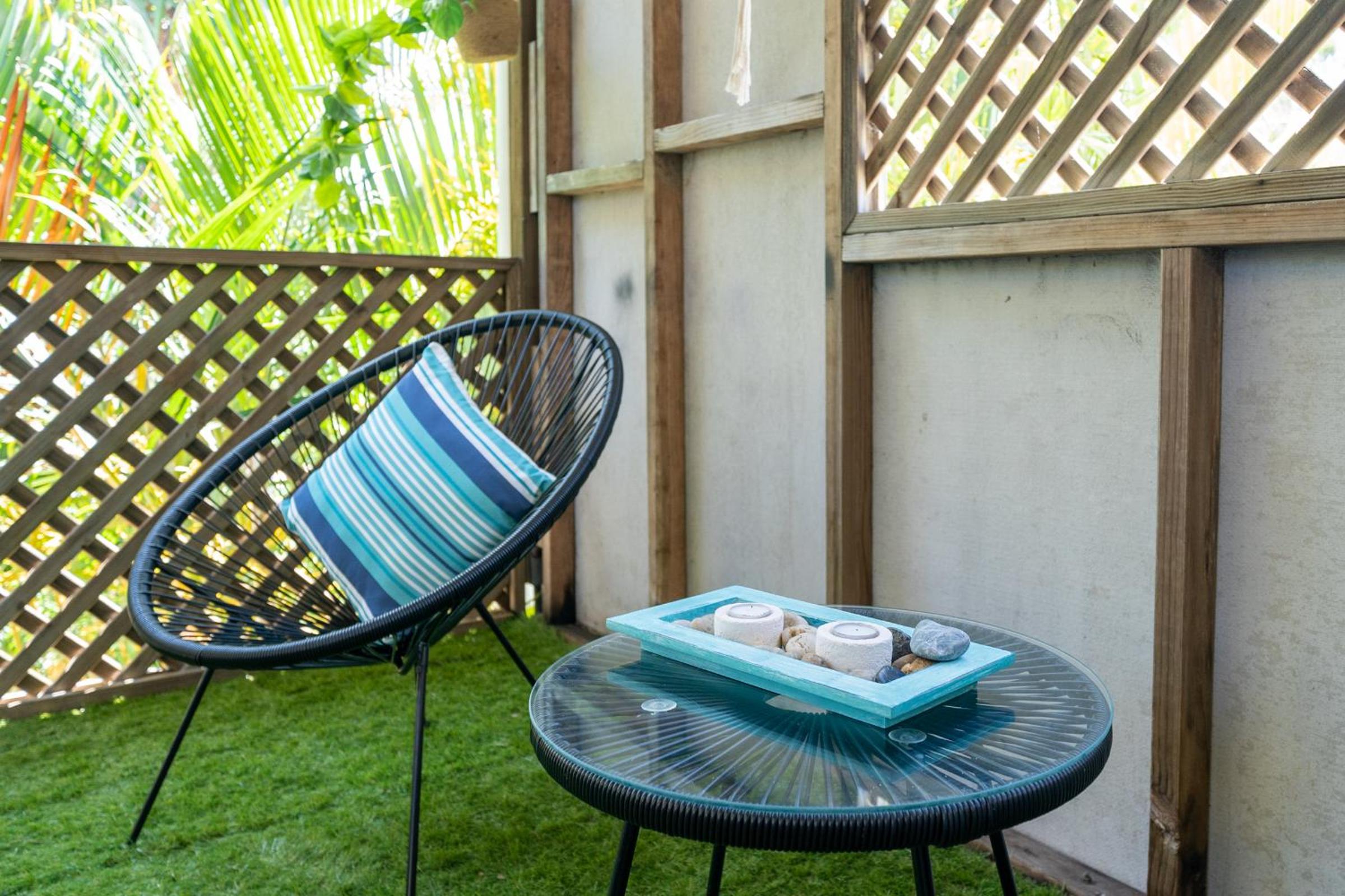 VIVID - Lake Macquarie Cosy House, heated pool, ev station, fireplace 1 hour from Sydney