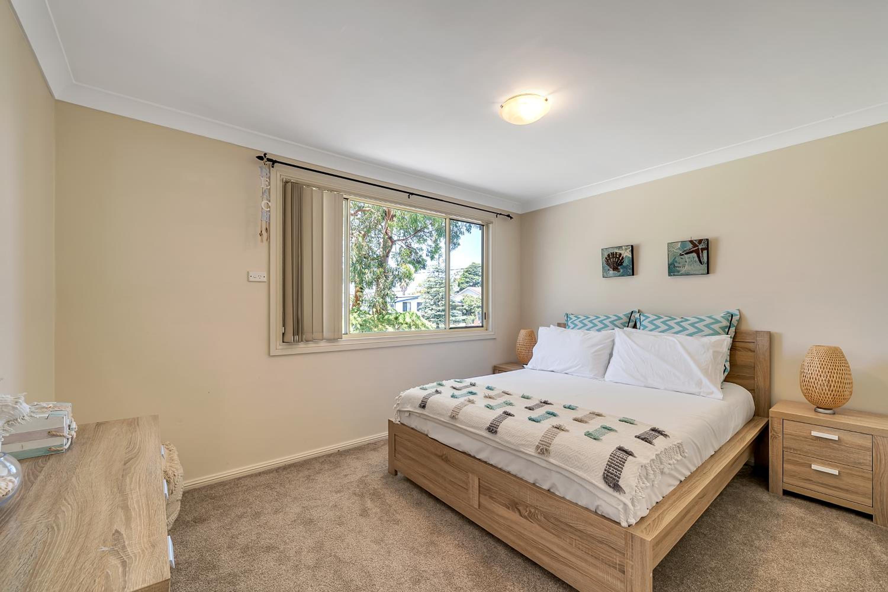 VIVID - Lake Macquarie Cosy House, heated pool, ev station, fireplace 1 hour from Sydney