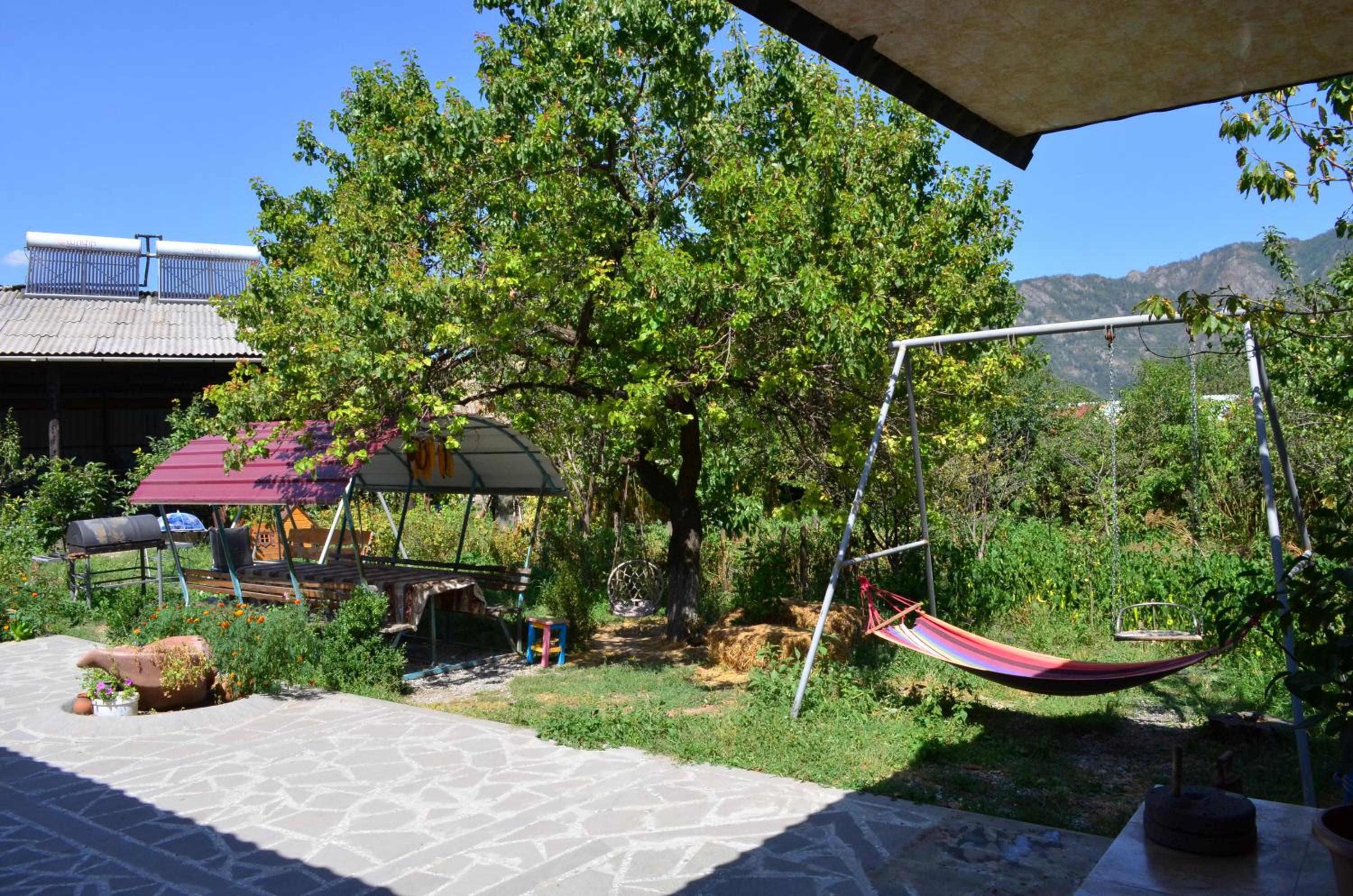 Aghasu Tun B&B