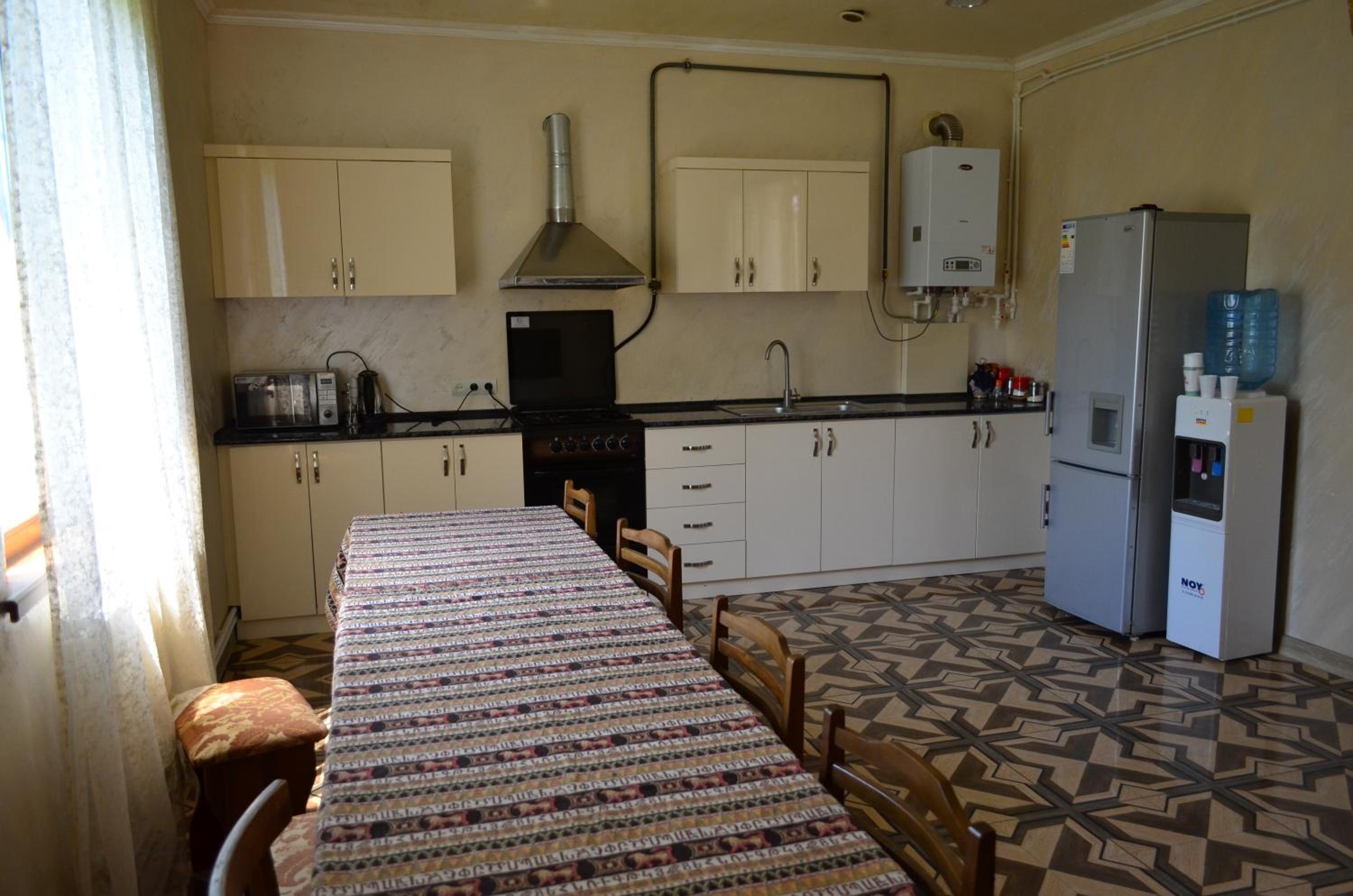 Aghasu Tun B&B