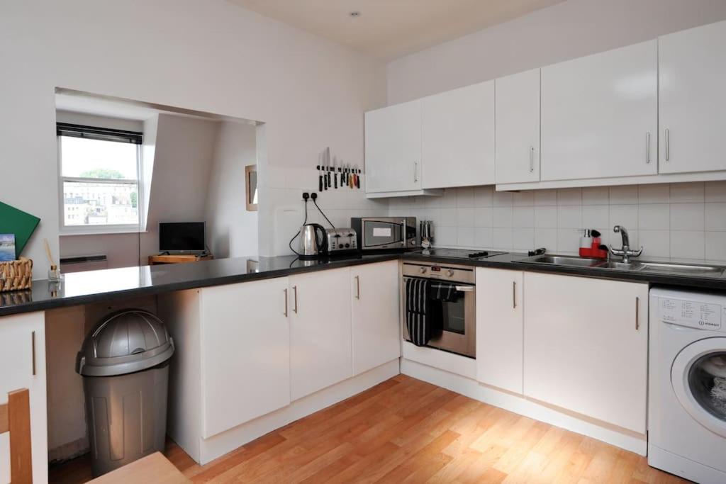Spacious Apartment Central Bath