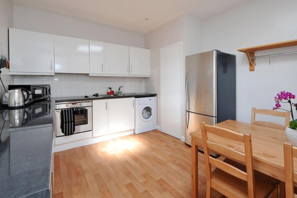 Spacious Apartment Central Bath
