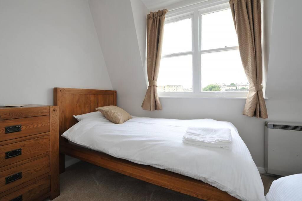 Spacious Apartment Central Bath