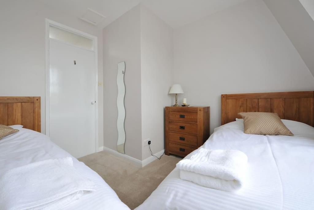 Spacious Apartment Central Bath