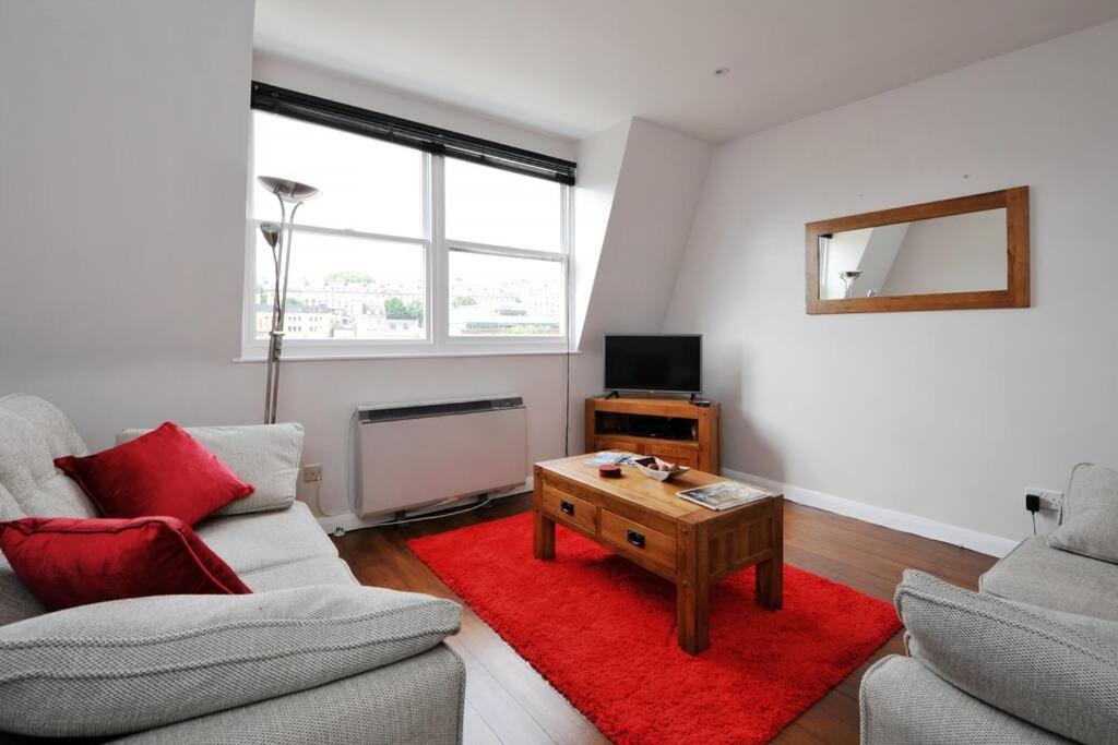 Spacious Apartment Central Bath