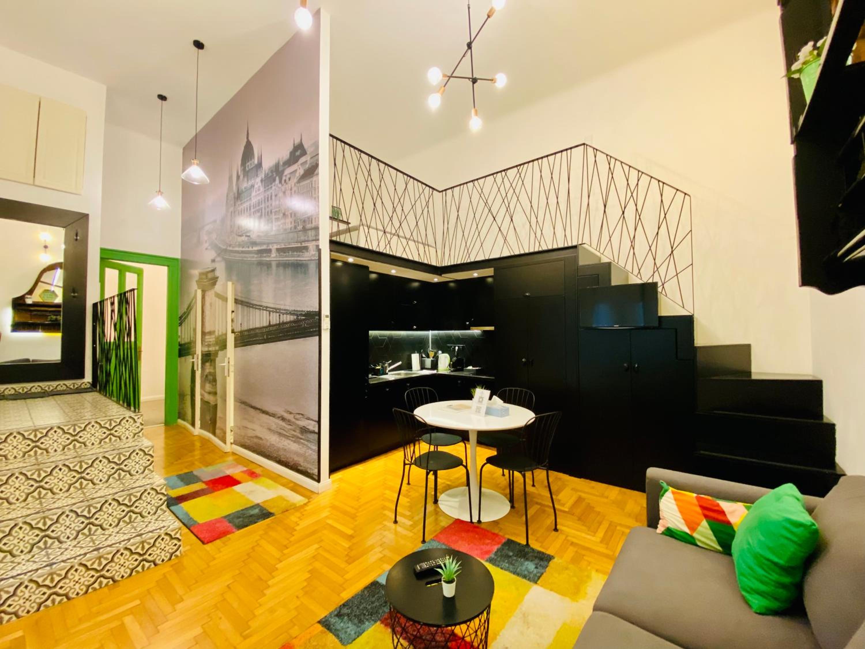 Cozy 2BR Ground Floor Apt in Downtown Budapest AC - Green Piano view 4