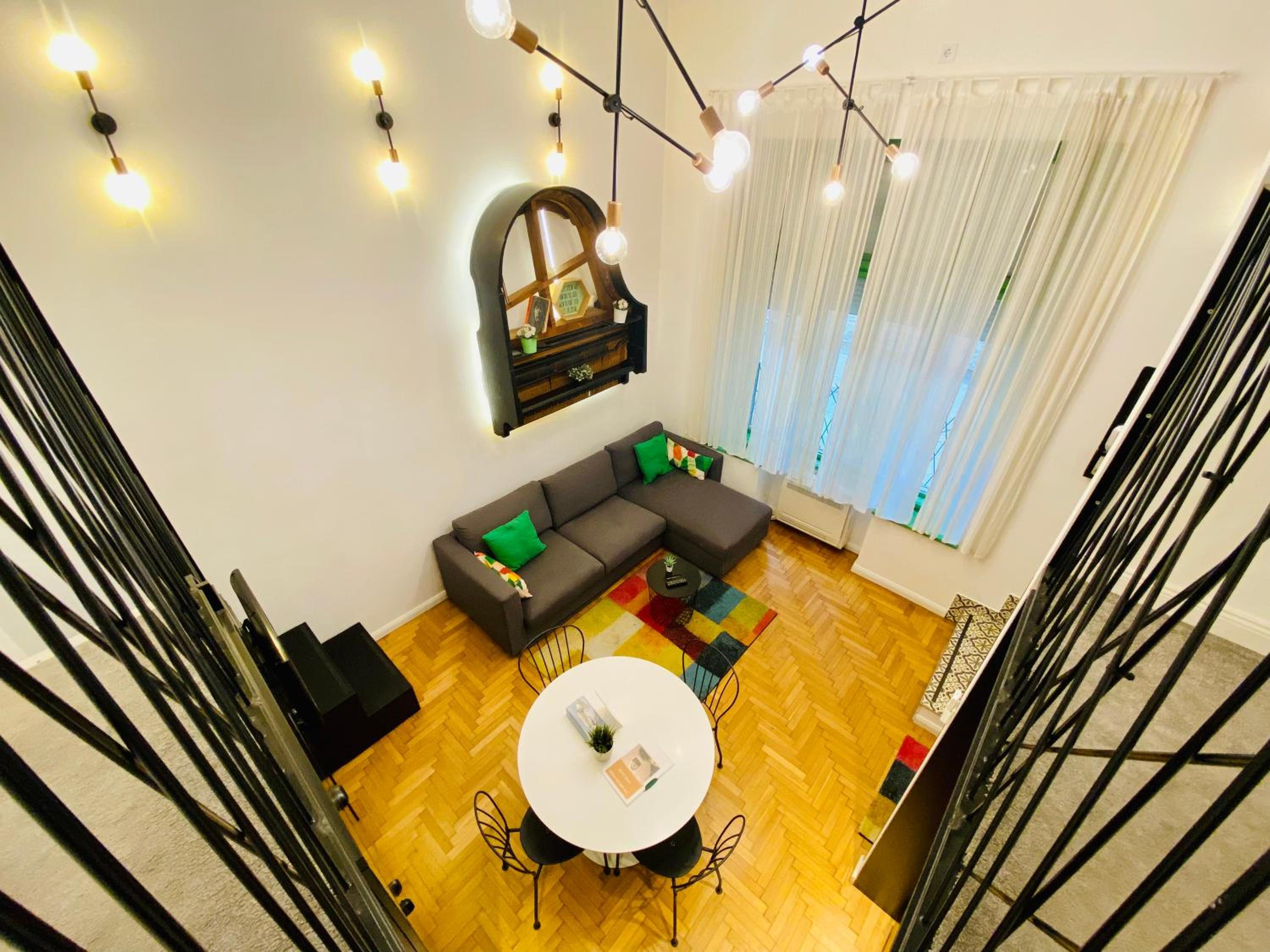 Cozy 2BR Ground Floor Apt in Downtown Budapest AC - Green Piano view 2