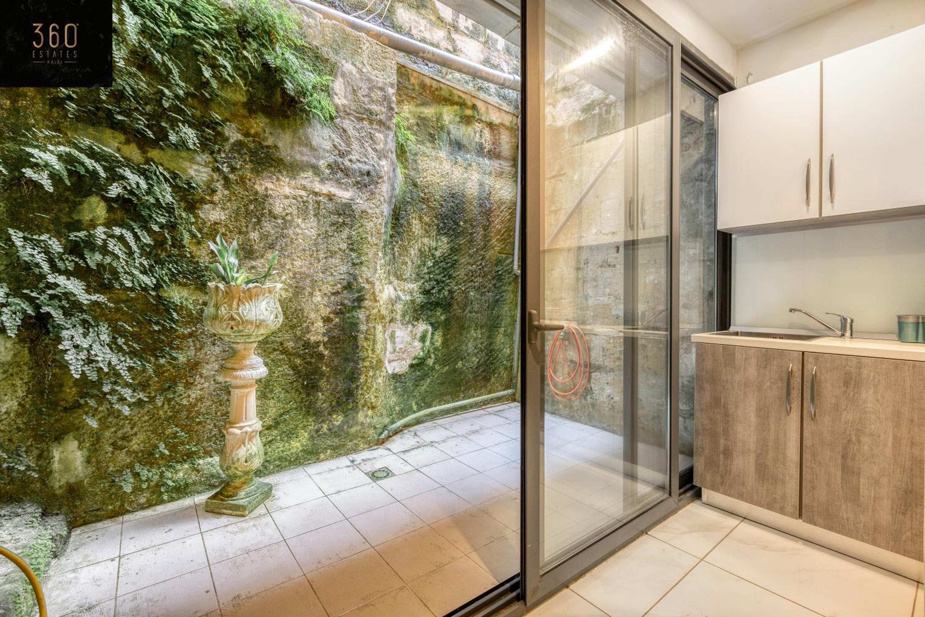 Spacious, LUX 1BR home in the Capital, Valletta by 360 Estates view 3