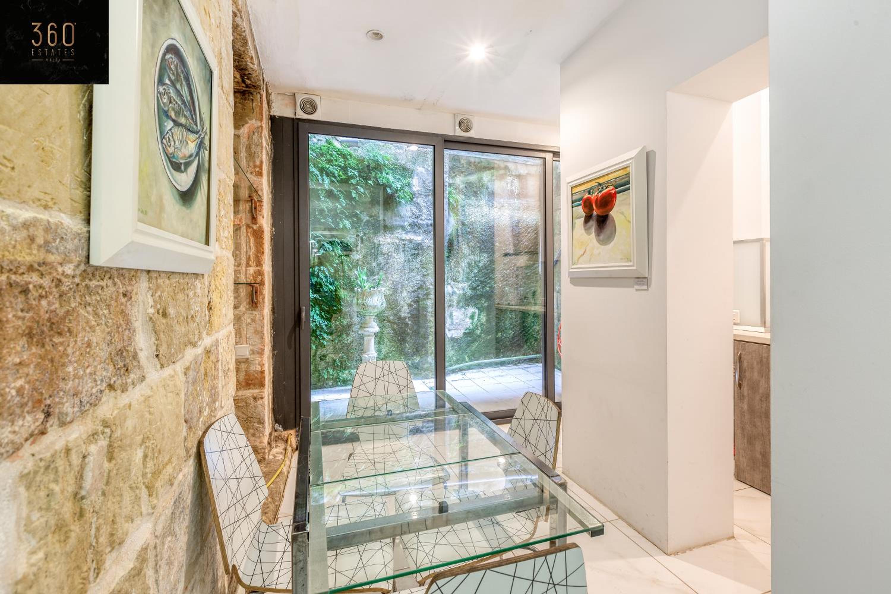Spacious, LUX 1BR home in the Capital, Valletta by 360 Estates view 4