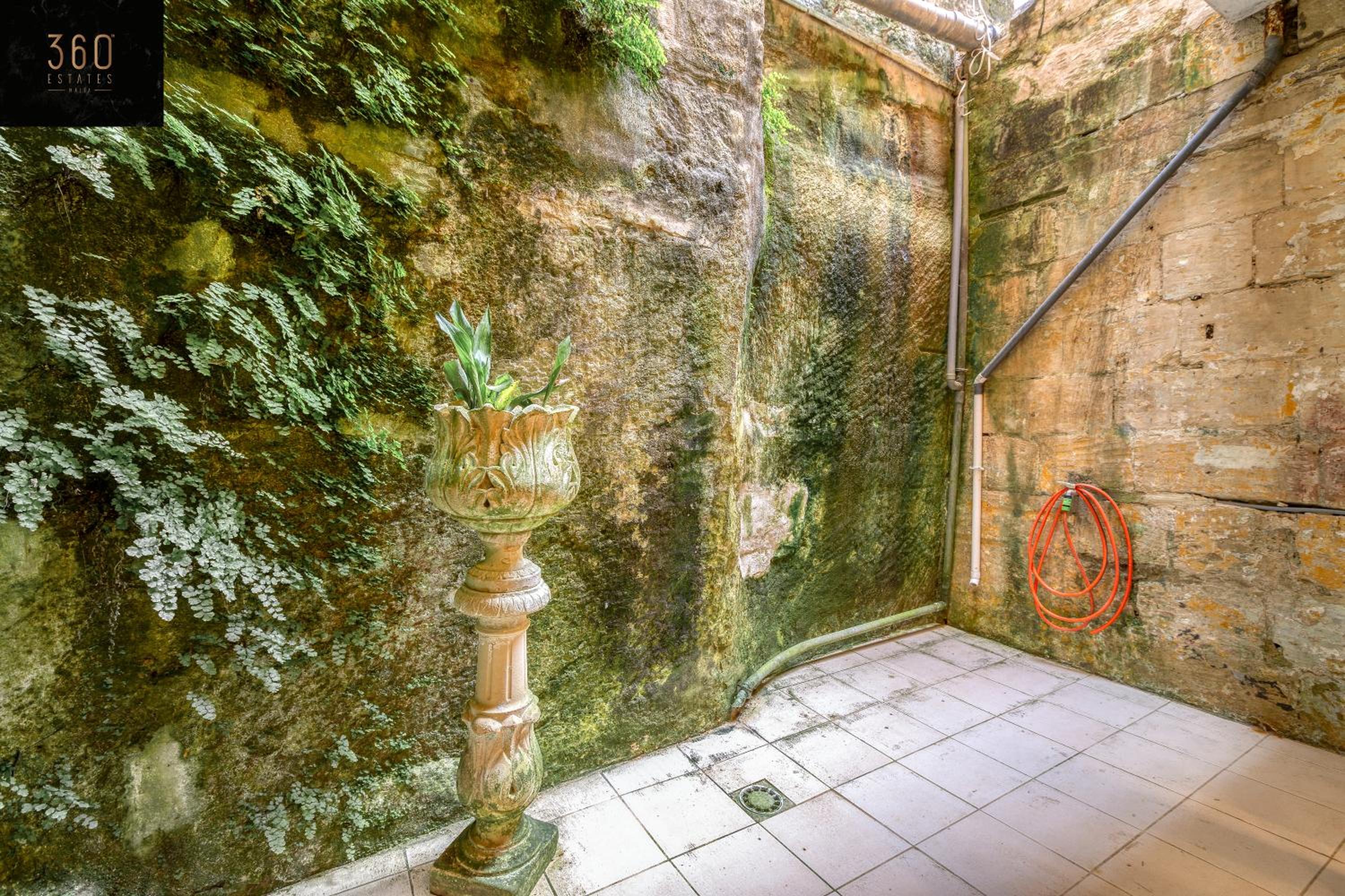 Spacious, LUX 1BR home in the Capital, Valletta by 360 Estates view 5