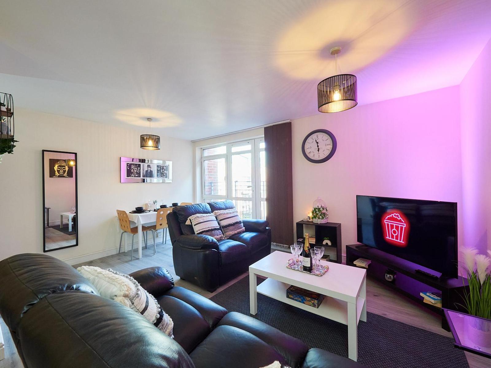 Beauchamp Suite in Coventry City Centre for Contractors Professionals Tourists Relocators Students and Family CV1 view 2